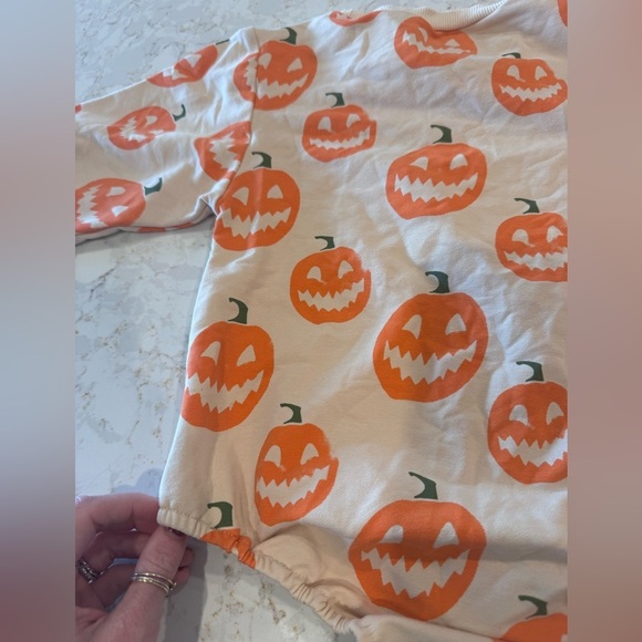 18-24M Pumpkin Print Baby Onesie - Picture 7 of 7